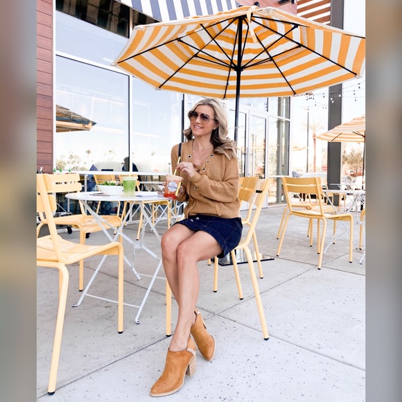 H&M A-Line Faded Black Denim Button-Down Skirt - Picture 7 of 7